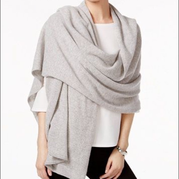 Oversized Cashmere Scarf in Color Taupe - Picture 4 of 5